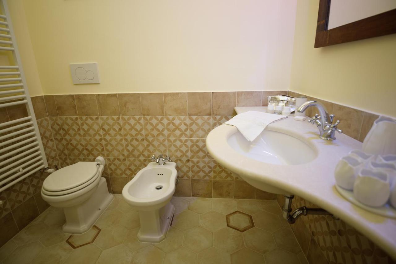 Bed and Breakfast Palazzo Introna Mola di Bari Zewnętrze zdjęcie